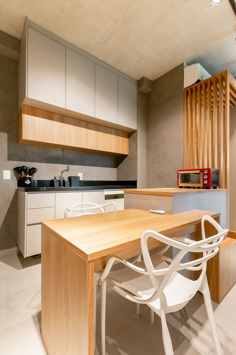 Studio apartment in a luxury condominium with parking includ