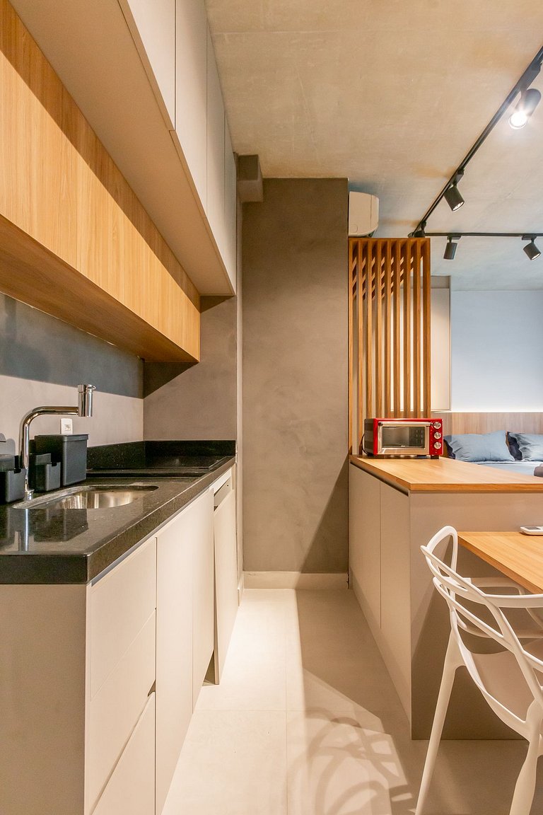 Estudio en condominio de lujo con estacionamiento.
