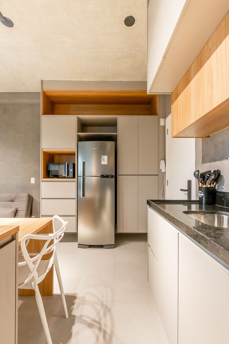 Studio apartment in a luxury condominium with parking includ