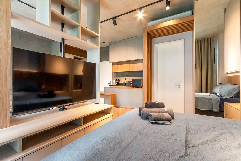 Estudio en condominio de lujo con estacionamiento.