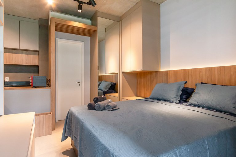 Studio apartment in a luxury condominium with parking includ