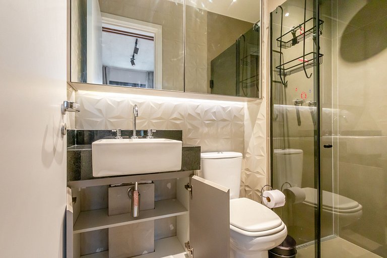 Studio apartment in a luxury condominium with parking includ