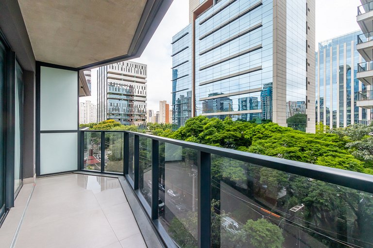 Studio apartment in a luxury condominium with parking includ