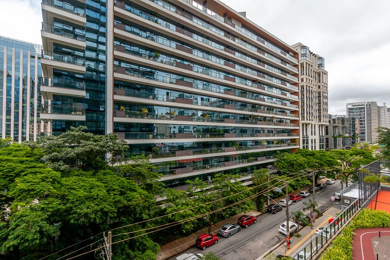 Studio apartment in a luxury condominium with parking includ