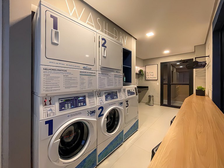 Modern and with swimming pool, close to subway station