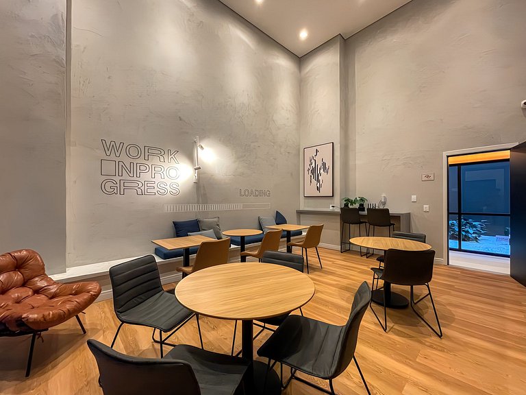 Modern and with swimming pool, close to subway station