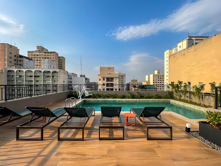Modern and with swimming pool, close to subway station