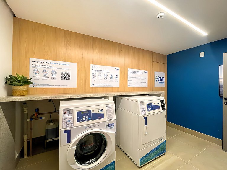 Ambiente moderno e acolhedor com varanda exclusiva