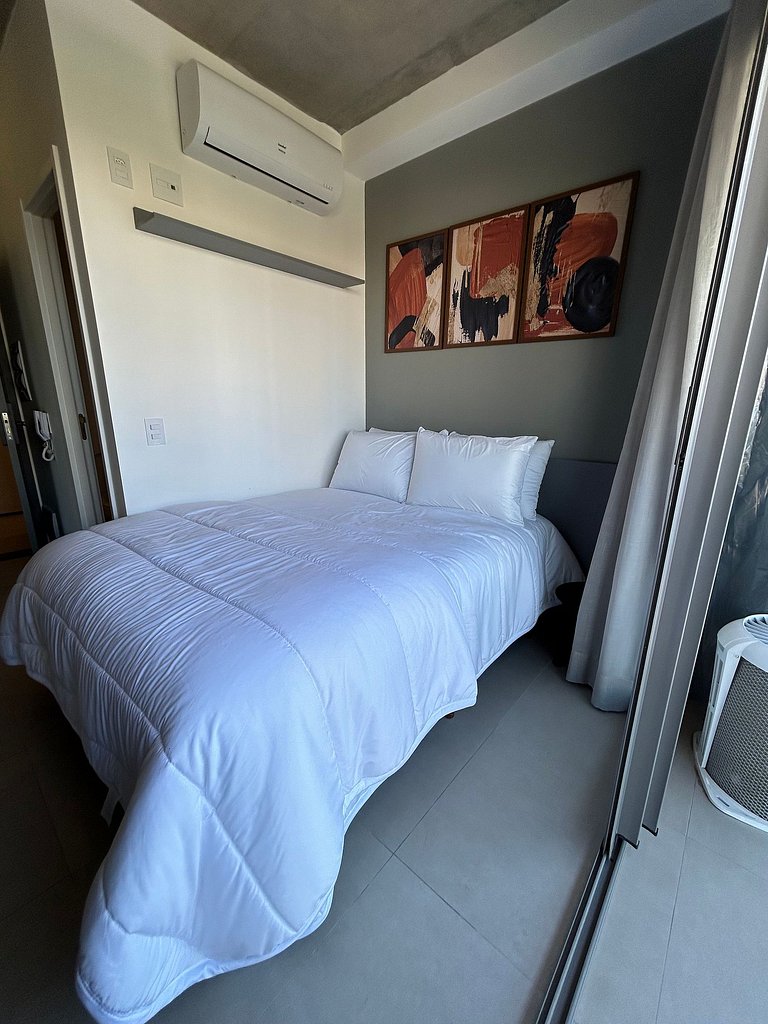 Located near Paulista Avenue, paid parking available