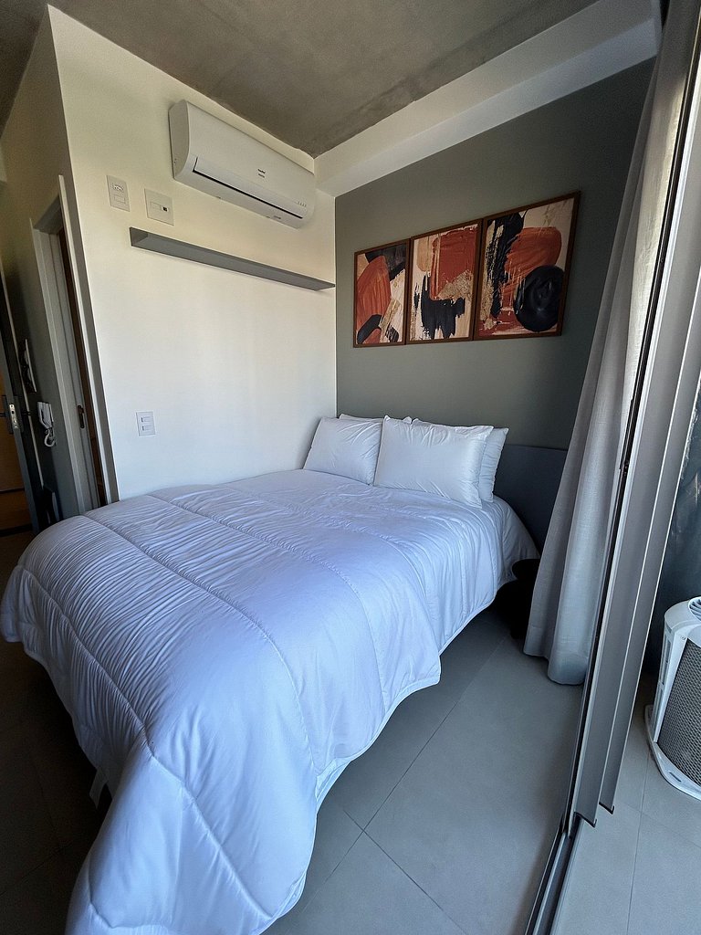 Located near Paulista Avenue, paid parking available