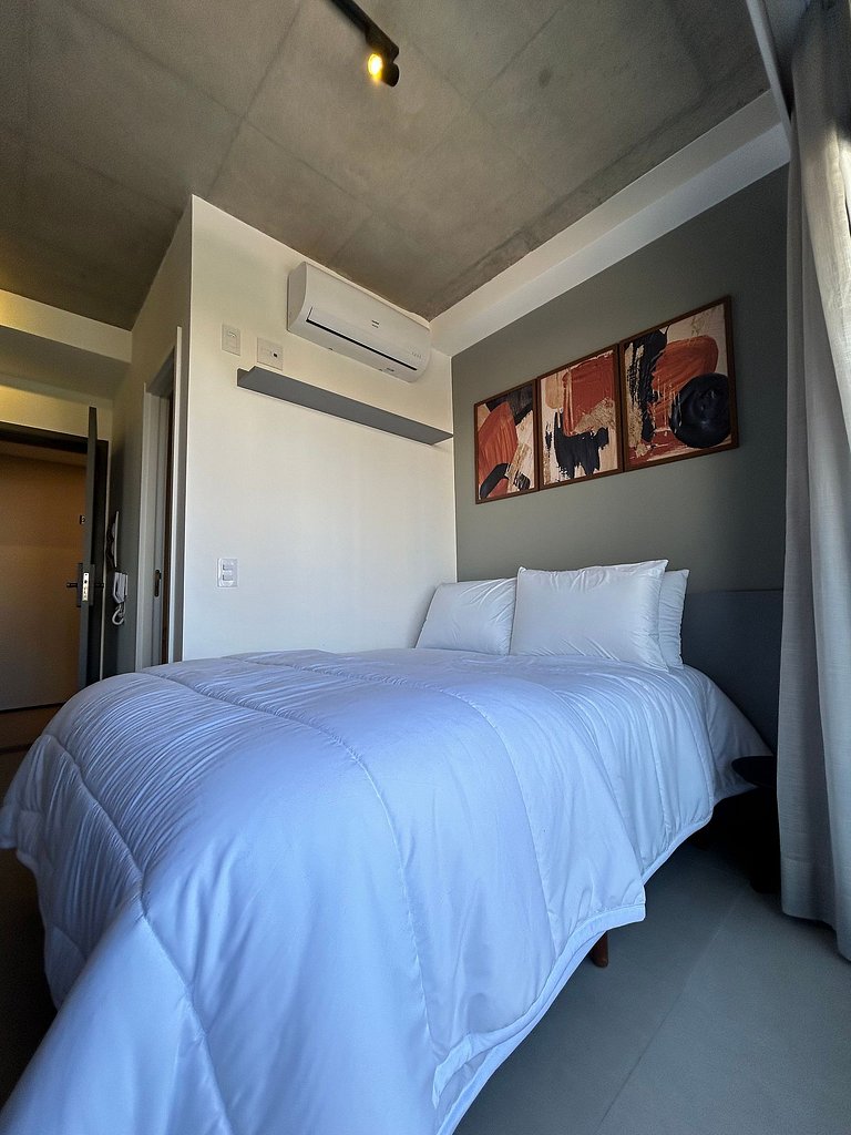 Located near Paulista Avenue, paid parking available