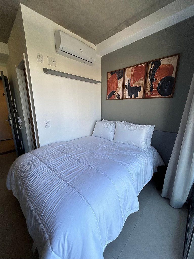 Located near Paulista Avenue, paid parking available