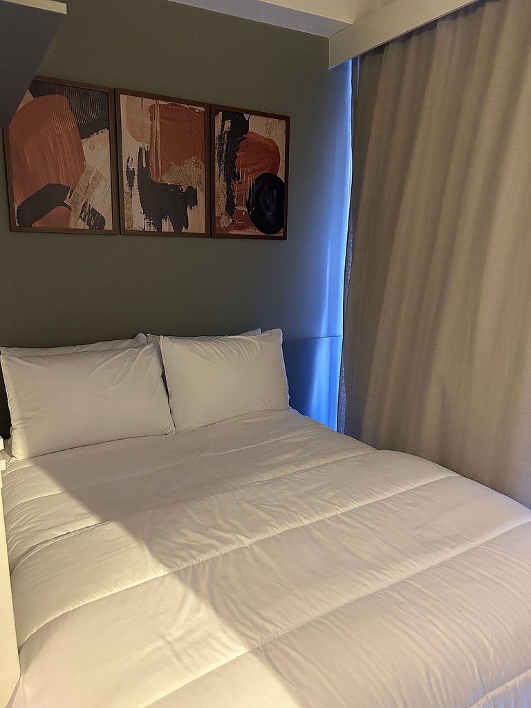 Located near Paulista Avenue, paid parking available