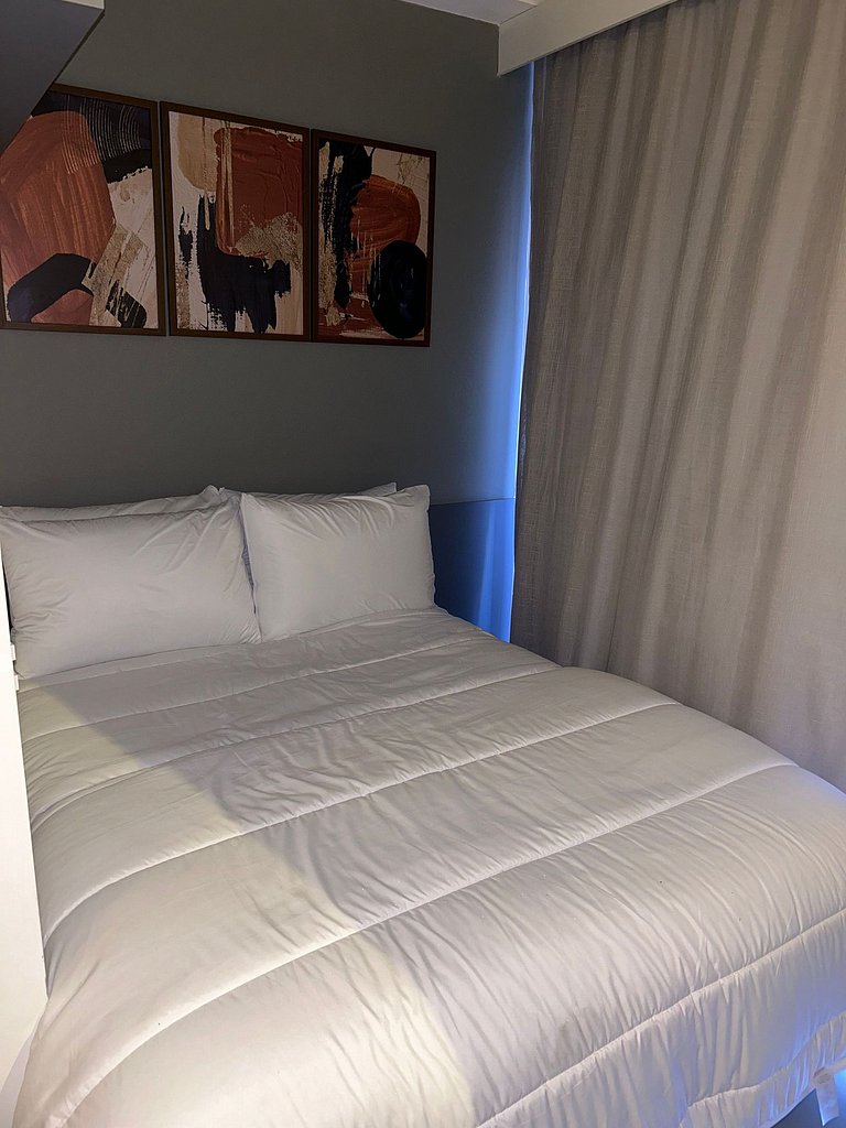 Located near Paulista Avenue, paid parking available