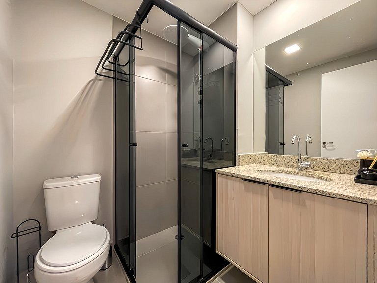 Moderno, com piscina e próximo ao metrô Higienópolis