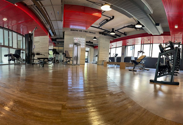 Estudio moderno con espacio de trabajo en Oscar Freire