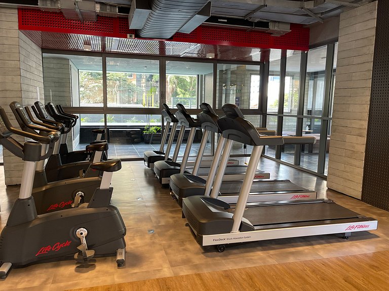 Hermoso estudio con espacio de trabajo en Oscar Freire