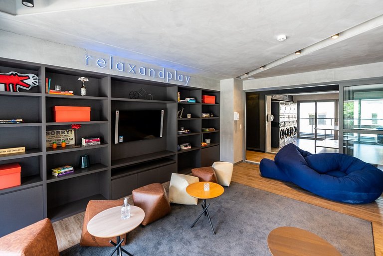 Hermoso estudio con espacio para oficina en casa en Oscar Fr