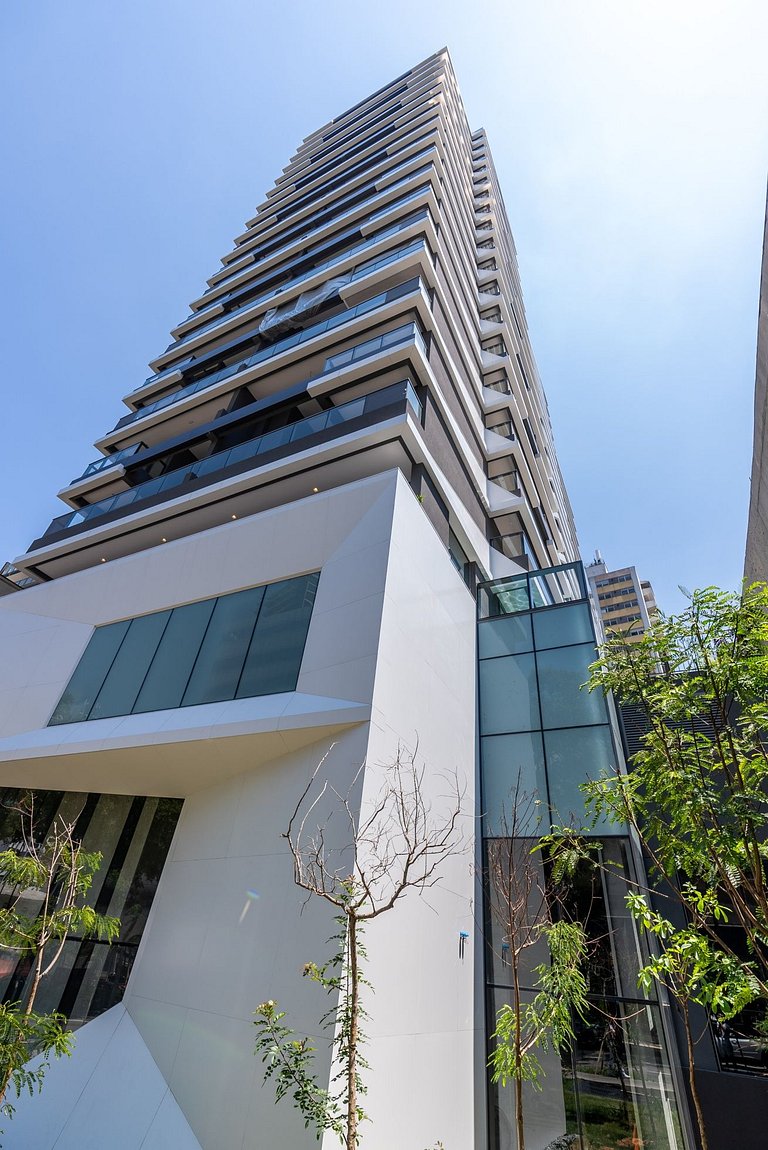 Estudio moderno con espacio de trabajo en Oscar Freire