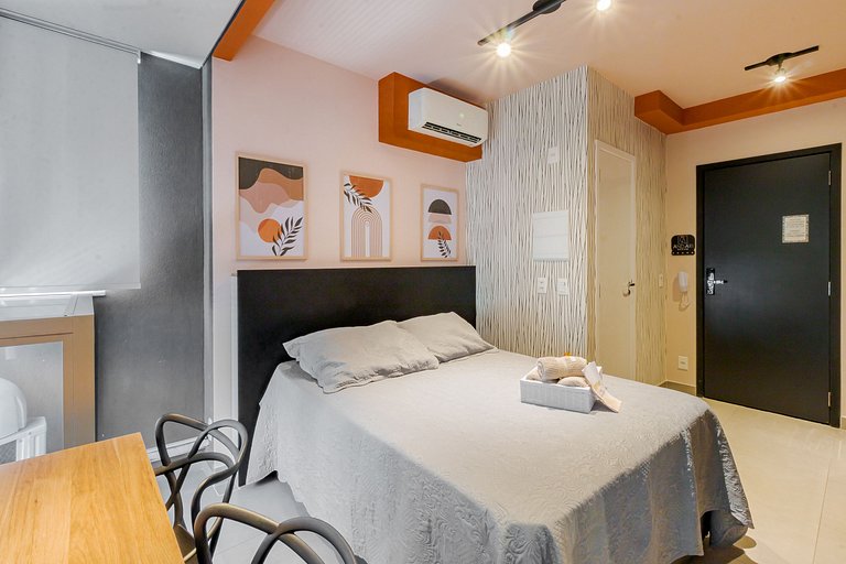 Belíssimo Studio com home office na Oscar Freire