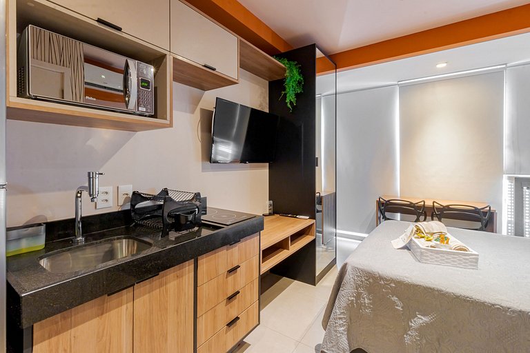 Estudio moderno con espacio para oficina en casa en Oscar Fr