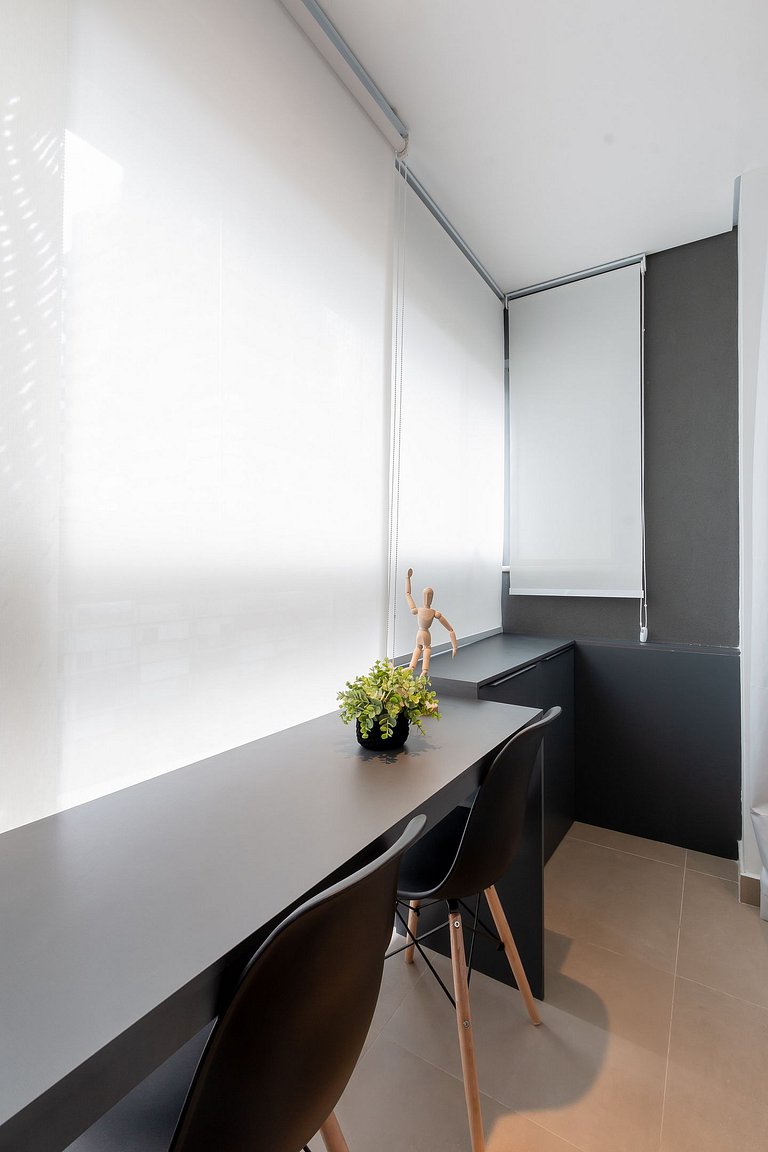 Home office with study area in Oscar Freire