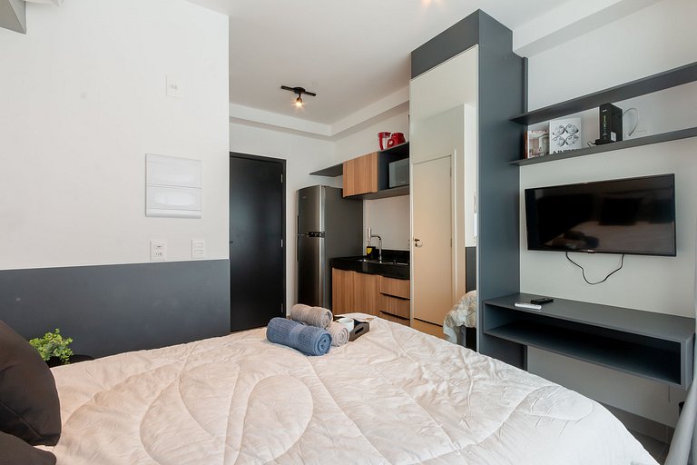 Home office with study area in Oscar Freire