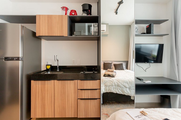 Home office with study area in Oscar Freire