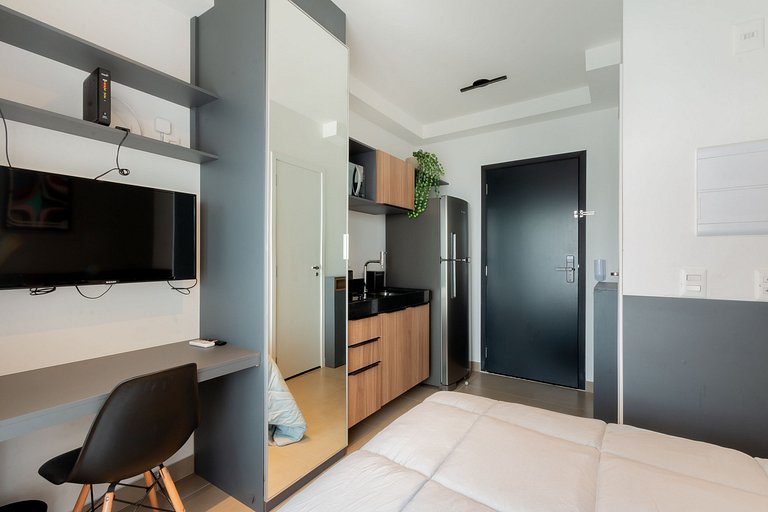 Hermoso estudio con espacio de trabajo en Oscar Freire