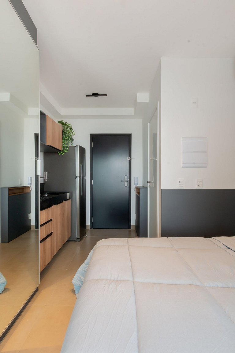 Hermoso estudio con espacio de trabajo en Oscar Freire