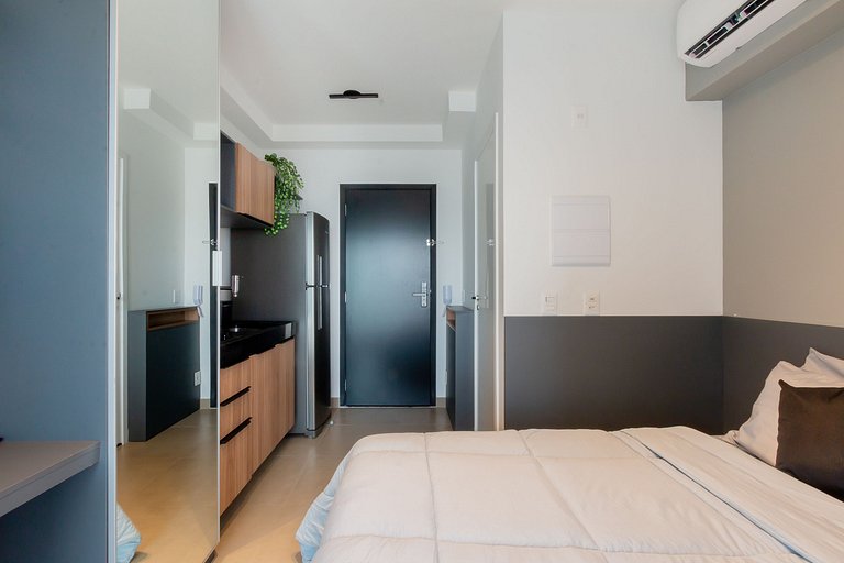 Hermoso estudio con espacio de trabajo en Oscar Freire