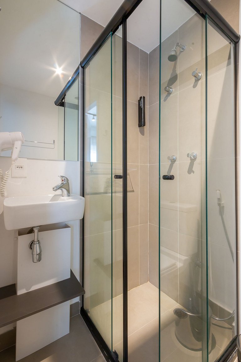 Hermoso estudio con espacio de trabajo en Oscar Freire