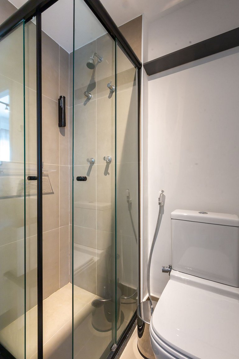 Hermoso estudio con espacio de trabajo en Oscar Freire