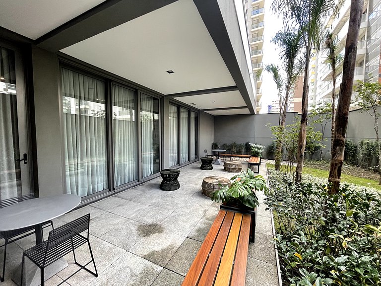 Paid parking next door and easy access to Paulista Avenue