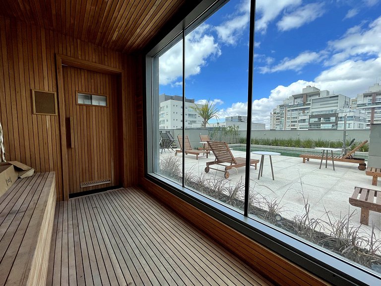 Sauna, piscina e metrô ao lado