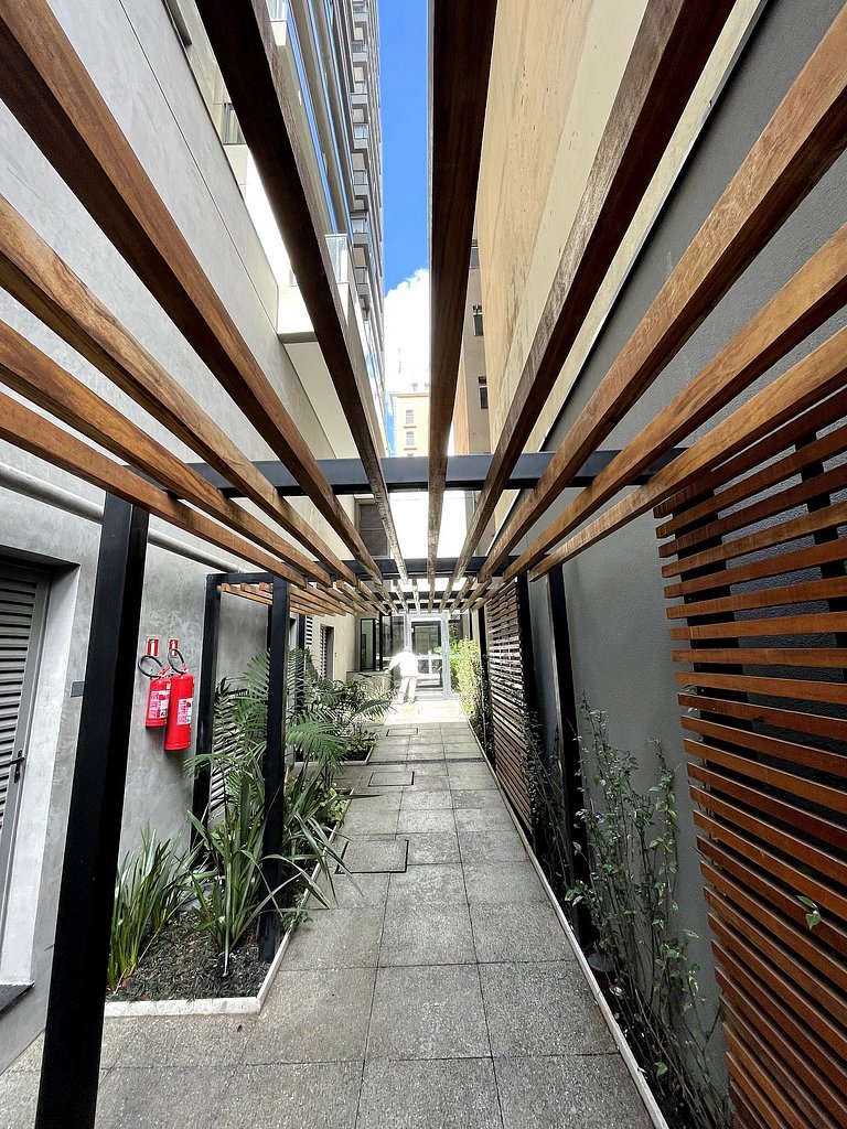 Paid parking next door and easy access to Paulista Avenue