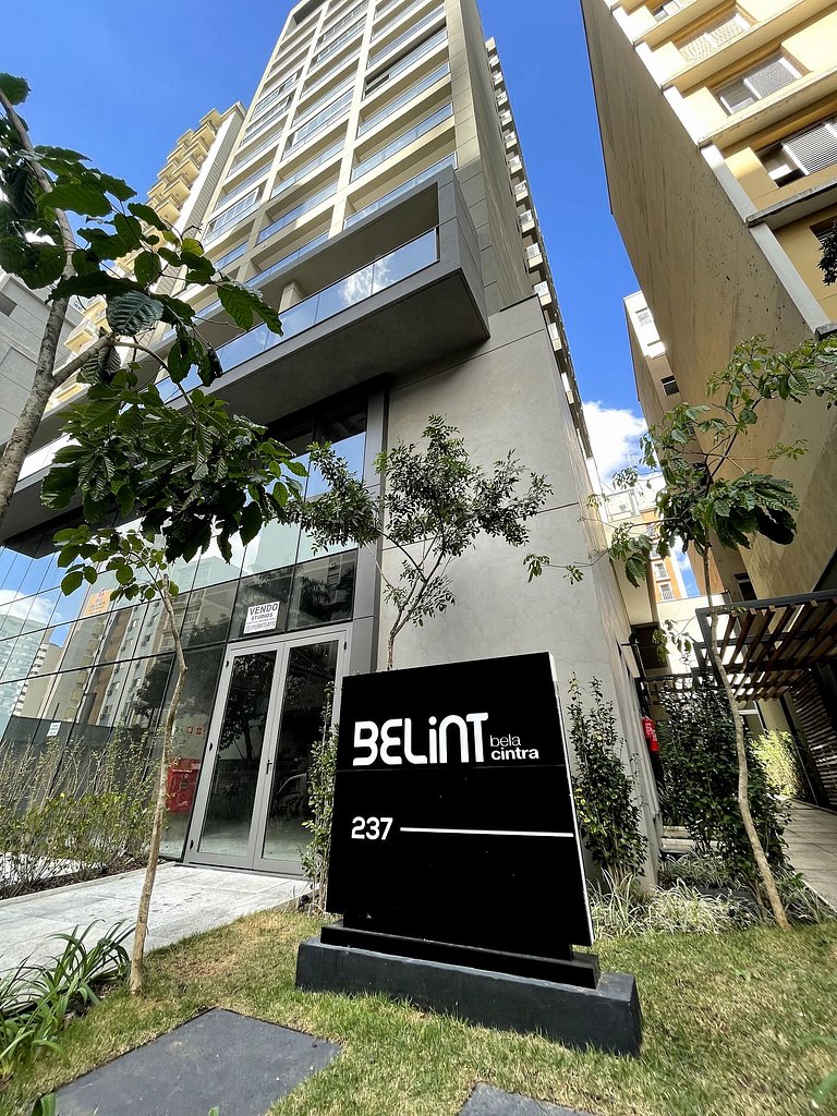 Paid parking next door and easy access to Paulista Avenue