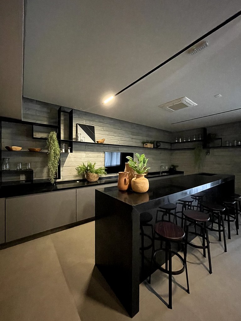 Paid parking next door and easy access to Paulista Avenue