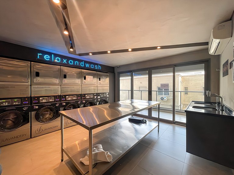 Studio incrível com espaço para home office na Oscar Freire