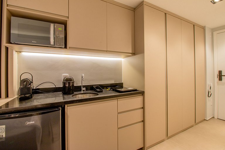 Apartamento espaçoso ao lado de área de estacionamento