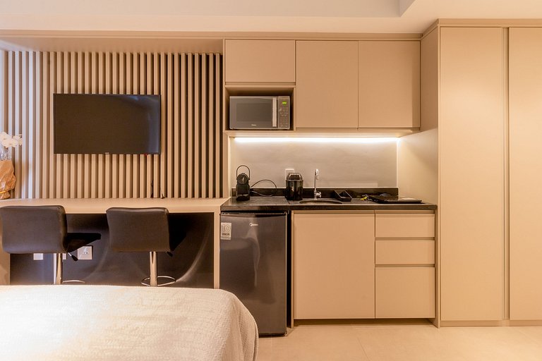 Apartamento espaçoso ao lado de área de estacionamento