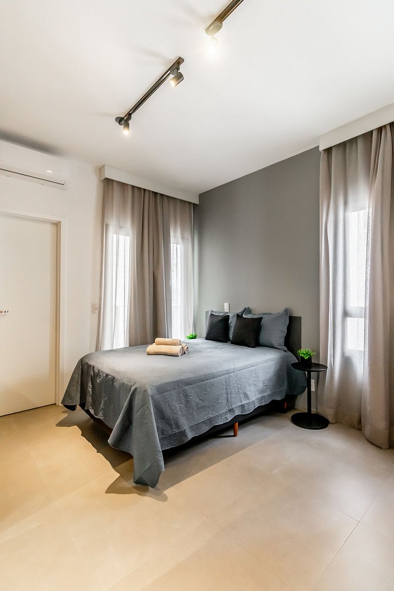 Estacionamiento de pago al lado y Avenida Paulista a pocos m