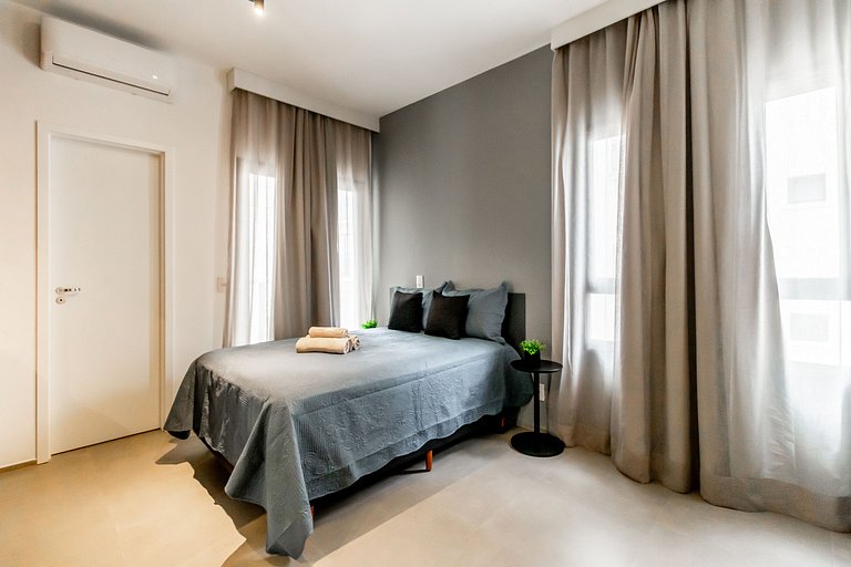 Estacionamiento de pago al lado y Avenida Paulista a pocos m