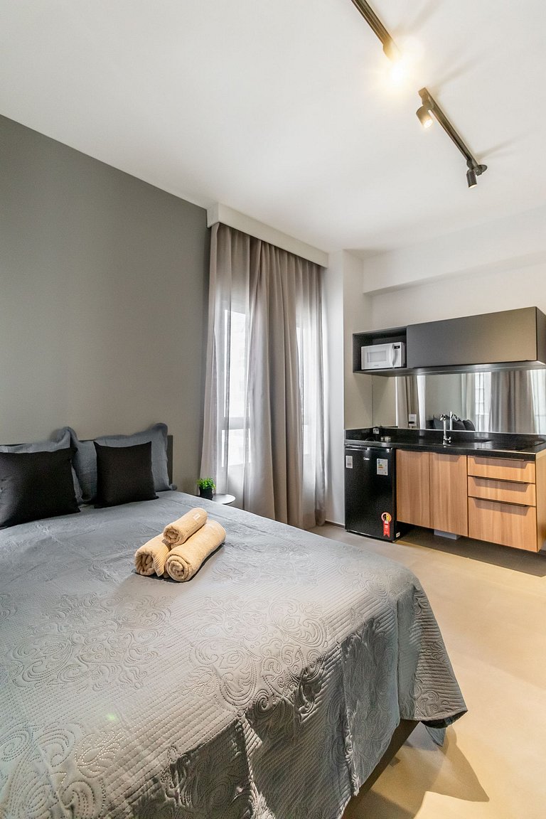 Estacionamiento de pago al lado y Avenida Paulista a pocos m