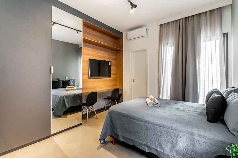 Estacionamiento de pago al lado y Avenida Paulista a pocos m