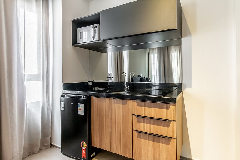 Estacionamento pago ao lado e Avenida Paulista a poucos minu