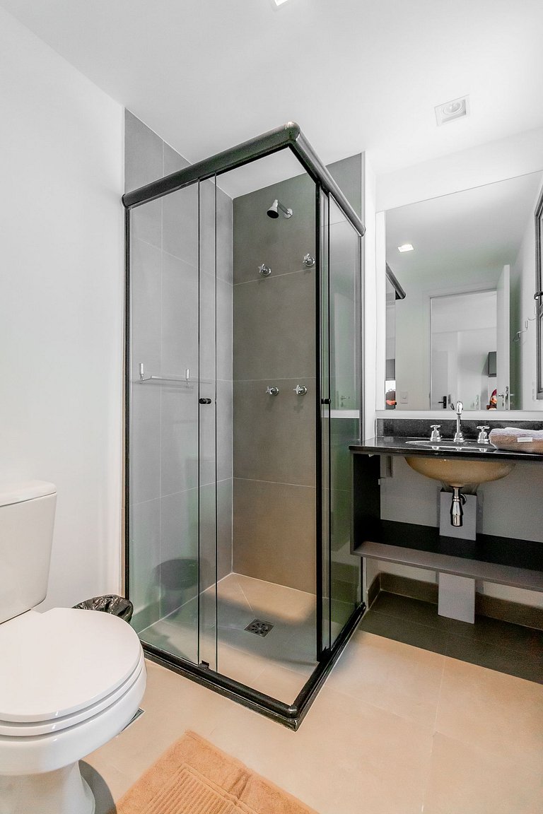 Estacionamiento de pago al lado y Avenida Paulista a pocos m