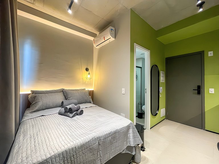 Swimming pool and rooftop in Paraiso, paid parking available