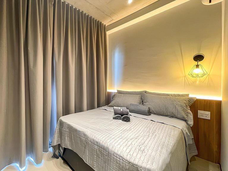 Swimming pool and rooftop in Paraiso, paid parking available