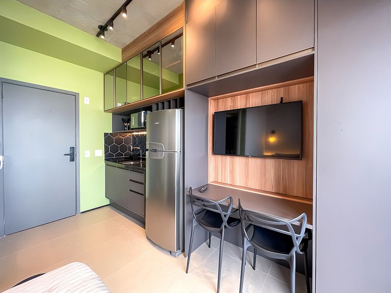 Swimming pool and rooftop in Paraiso, paid parking available